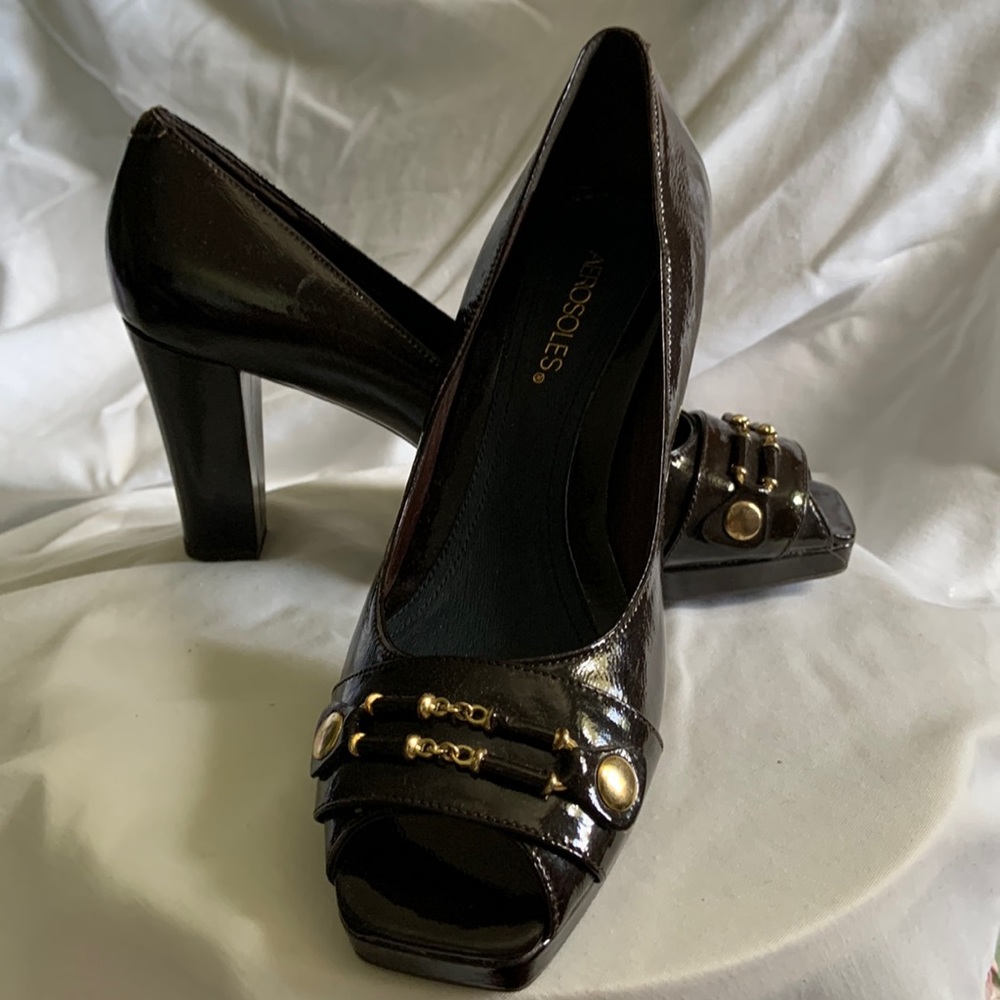 Peep toe platform. Rich Brown. 3.5 inch